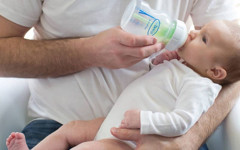 Bottle-feeding Tips for Dads